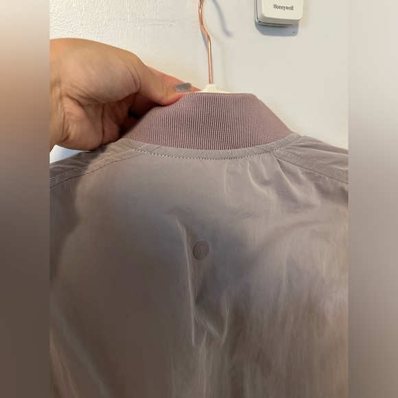 Lululemon reversible lightweight jacket - Picture 4 of 6